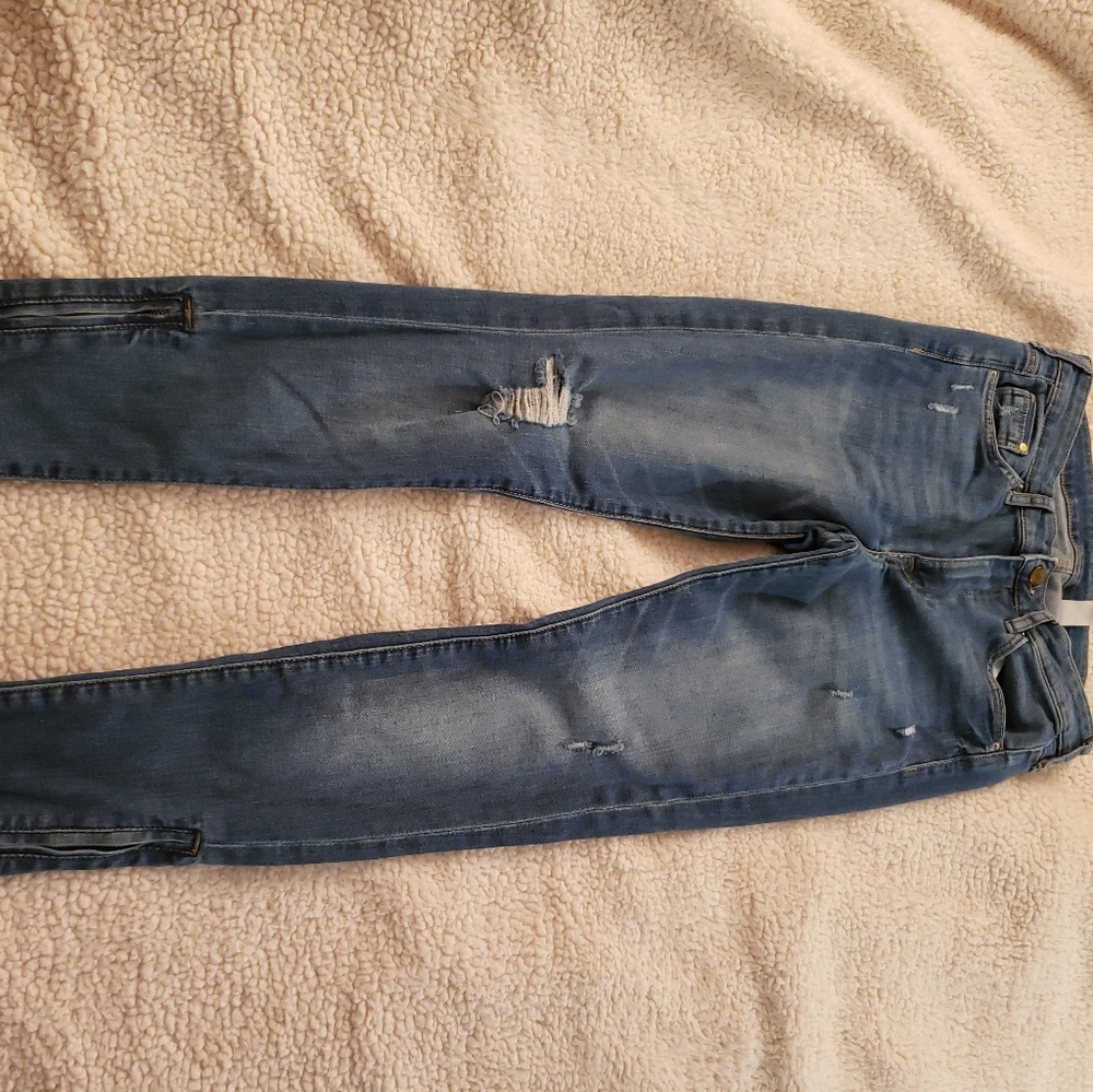 Junior Distressed Skinny Jean's w/Zippers. Sz 28.